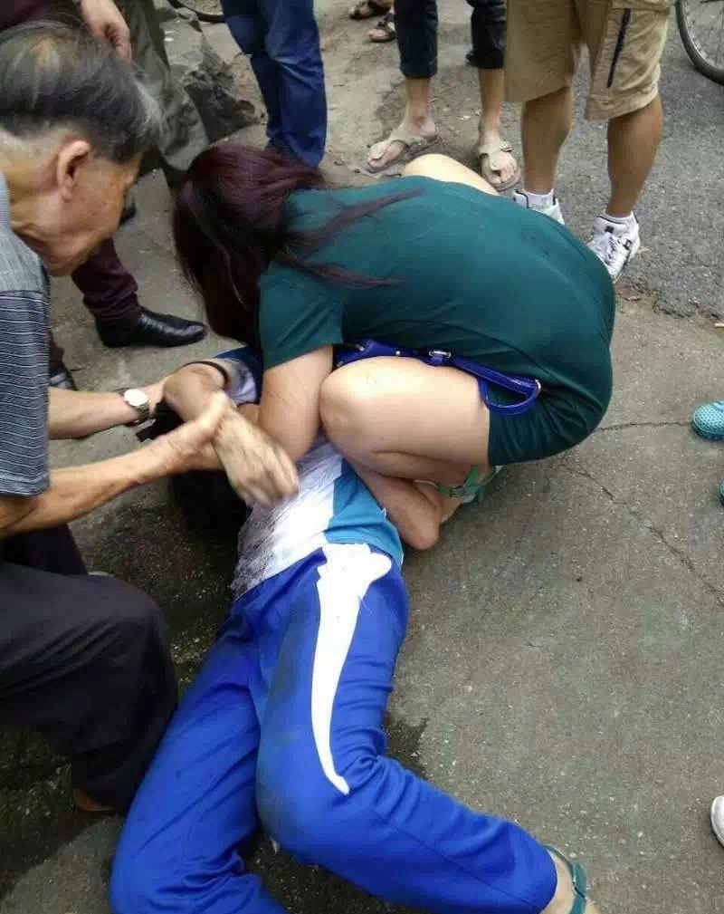 学生禅城街头昏迷 众街坊挺身而出施救获点赞