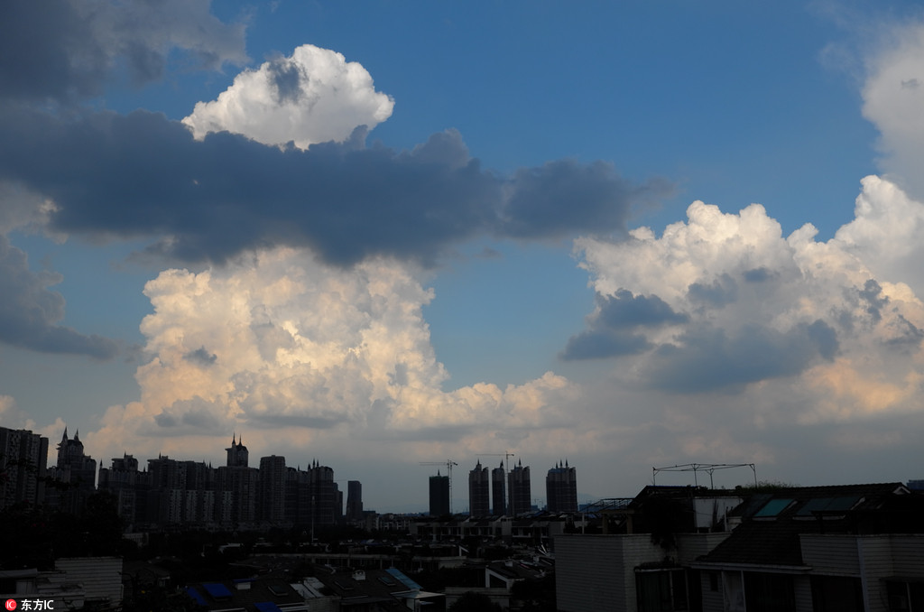 萌翻天!成都上空出现熊猫云