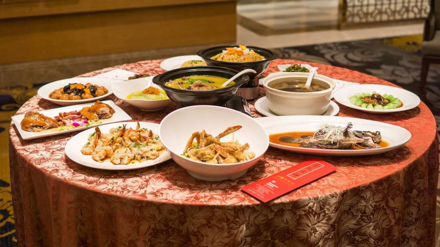 酒店年夜饭"一桌难求:必须1.5小时内吃完,超时另收费