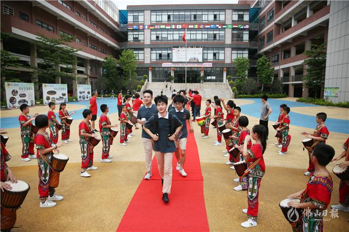 2018佛山中考开考 送考花样百出 各方贴心护航