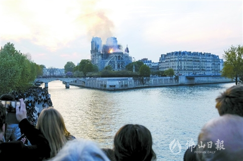 巴黎圣母院损毁严重 文物之殇让世界心痛