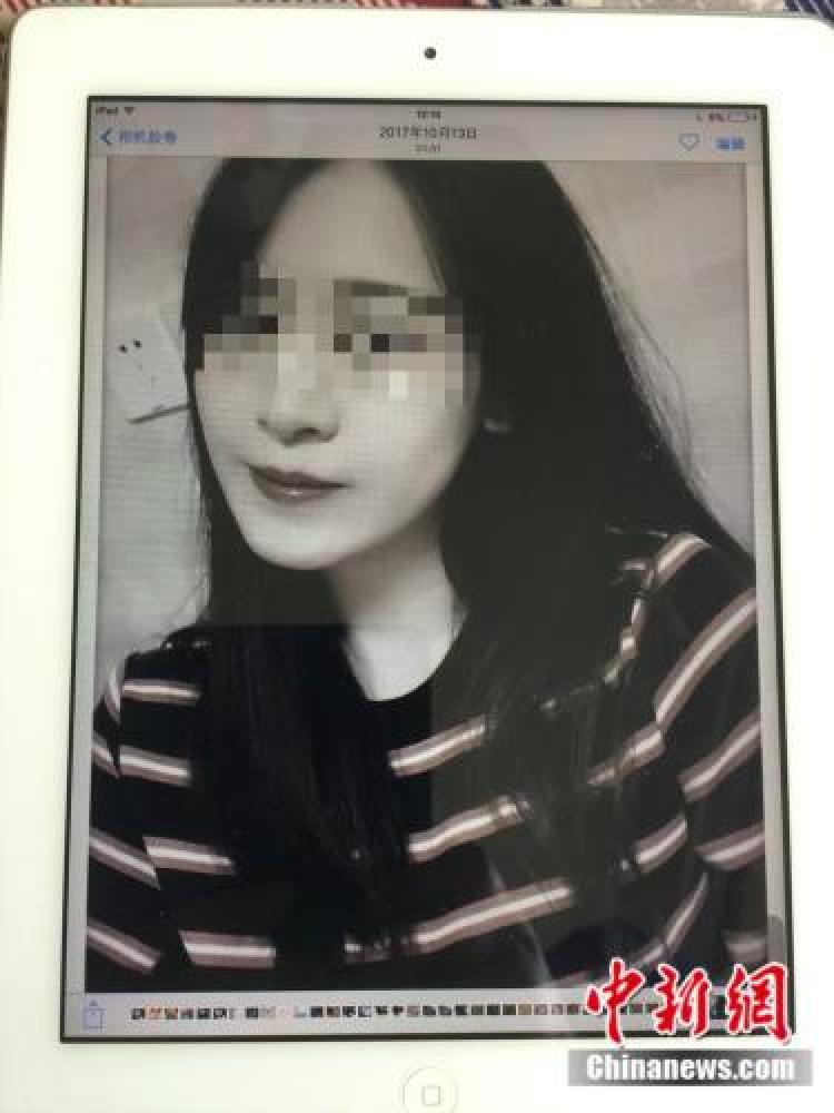 杨敢连将女儿杨俪萍照片存在ipad里.