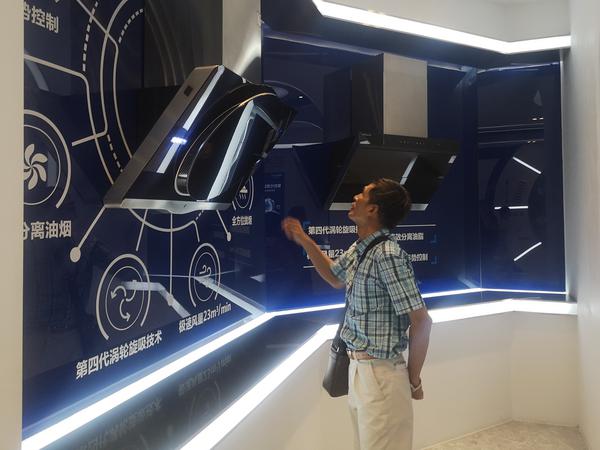 参观厨电工厂感受陶瓷文化 品牌佛山工业游第