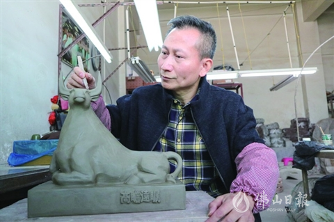 中国工艺美术大师黄志伟用线塑开辟石湾陶塑新天地