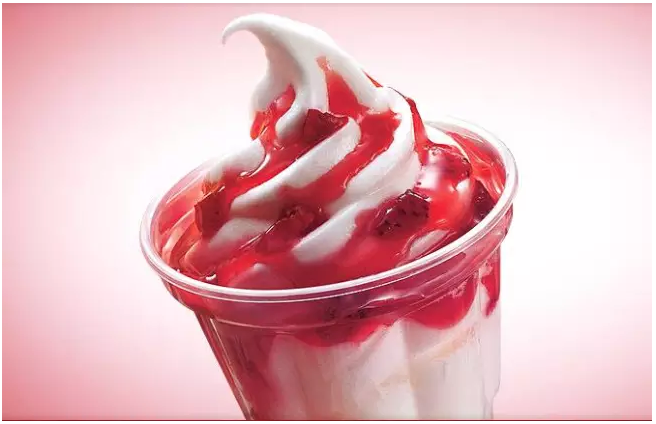 草莓新地 如果说从小吃到大的草莓甜品 那非麦当劳的草莓新地莫属了