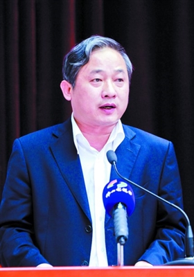 会上,三水区区长胡学骏发言./佛山日报记者周春摄