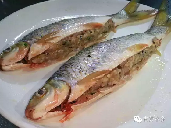 起肉拆骨!原来煎酿鲮鱼有这样的前世今生!